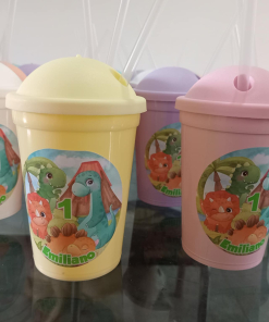 Vaso plastico cónico con sorbete